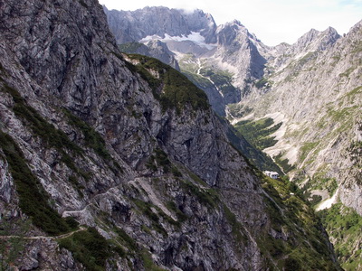 Blick zurück auf die Knappenhäuser und auf die Zugspitze