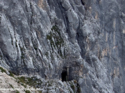 Teil des Nordwandsteiges: einer der beiden Tunnels