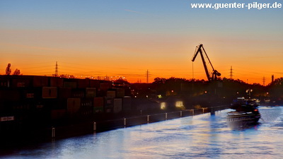 Dortmunder Südhafen im Sonnenuntergang