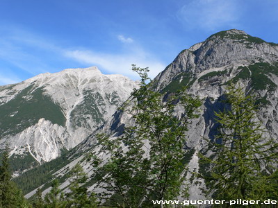 Unbekannter Berg auf dem Weg