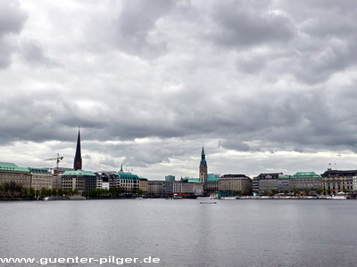 Binnenalster mit Rahaus und Nikolaikirche