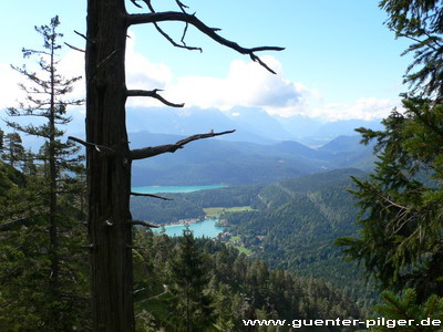 Blick auf Aufstieg auf den Walchensee und der Halbinsel Zwergern