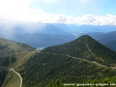 Blick auf den Martinskopf mit Herzogstandhaus.