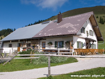 Die Jocher Alm am Fuße des Jochberg-Gipfels