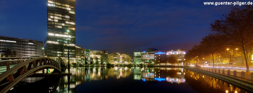 Mediapark Köln - Die Gesamtansicht bei Nacht