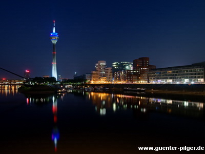 Der Medienhafen mit Rheinturm