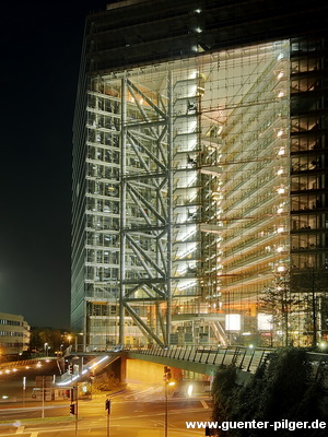 Medienhafen Düsseldorf - Staatskanzlei, Stadttor