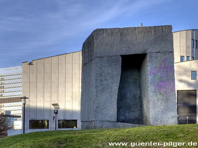 Ulrich Rückriem (*1938 Düsseldorf): Steinhaus (1988)