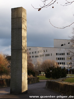 Ulrich Rückriem (*1938 Düsseldorf): "Obelisk" (1987) 