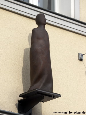 Waldemar Otto (*1929): "Gewandfigur" (2003)