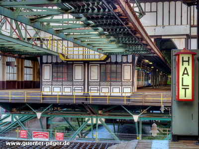 Wuppertaler Schwebebahn - Oberbarmen/Berliner Straße