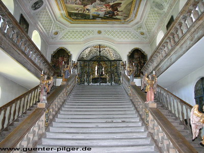 Treppenaufgang zur oberen Kirche