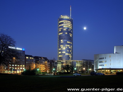 Opernplatz mit RWE-Turm