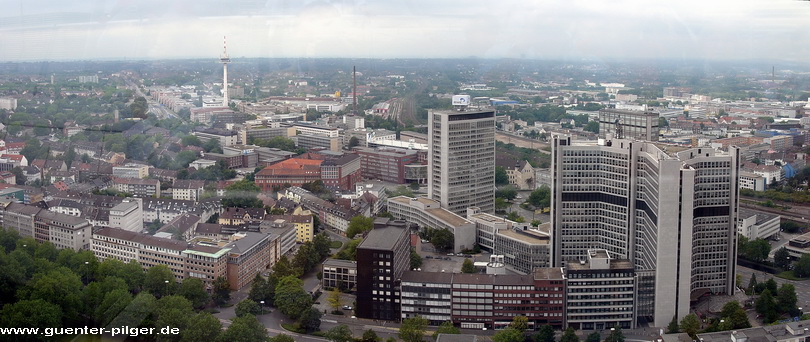 Blick nach Westen mit der RWE-Verwaltung