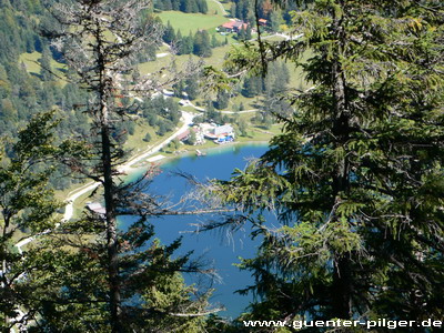 Blick auf den Lautersee während des Abstieges