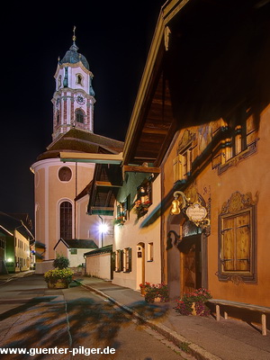 Geigenbaumuseum mit St. Peter und Paul