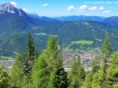 Mittenwalder Hütte, Blick auf Mittenwald