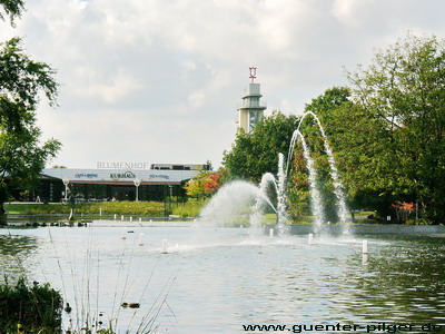 Eingangsbereich mit Blumenhof und Grugaturm 