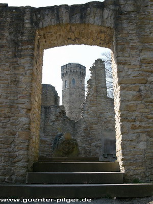 Hohensyburg mit Kriegerdenkmal und Wincketurm