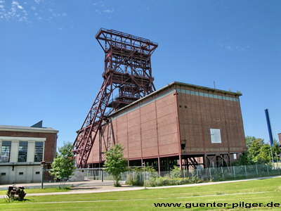 Ostseite der Anlage mit dem südlichen Maschinenhaus