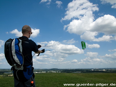 Drachenflieger mit Blick nach Osten