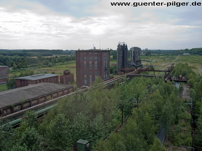 Blick vom Kohlenturm nach Norden "Hochhaus" und den Gaskühlern.