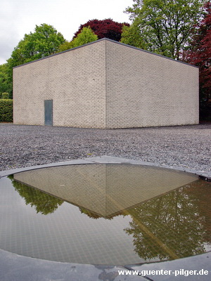 Das speziell für die Serra-Skulptur errichtete Ausstellungsgebäude