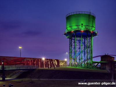 Wasserturm bei Nacht