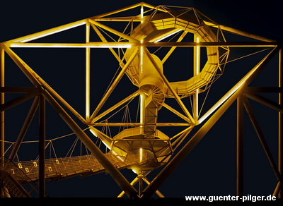 Tetraeder bei Nacht, Blick von unten