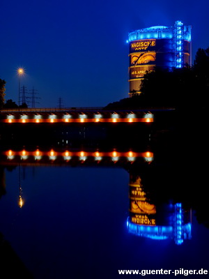 Gasometer vom Kaiserpark aus gesehen