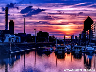 Sonnenuntergang im Duisburger Innenhafen