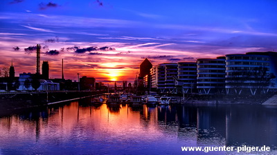 Sonnenuntergang im Duisburger Innenhafen