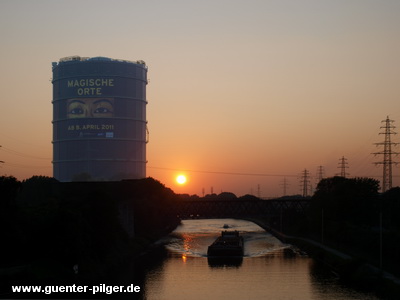 Sonnenuntergang am Gasometer Oberhausen