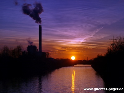 Sonnenuntergang in Oberhausen am Rhein-Herne-Kanal