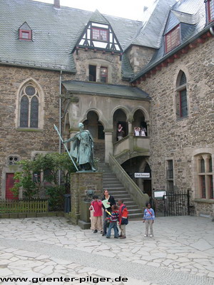 Kapelle, rechts der Rittersaal
